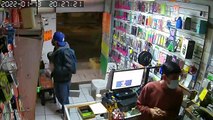 Sujetos armados asaltan local de venta de celulares en Jardines del Valle