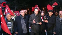 Şarkısı üzerinden hedef gösterilen Sezen Aksu, evinin önünde protesto edildi