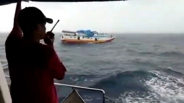 Dihantam Gelombang Tinggi, KM Kosinda Terombang-ambing 6 Jam di Perairan Makeang