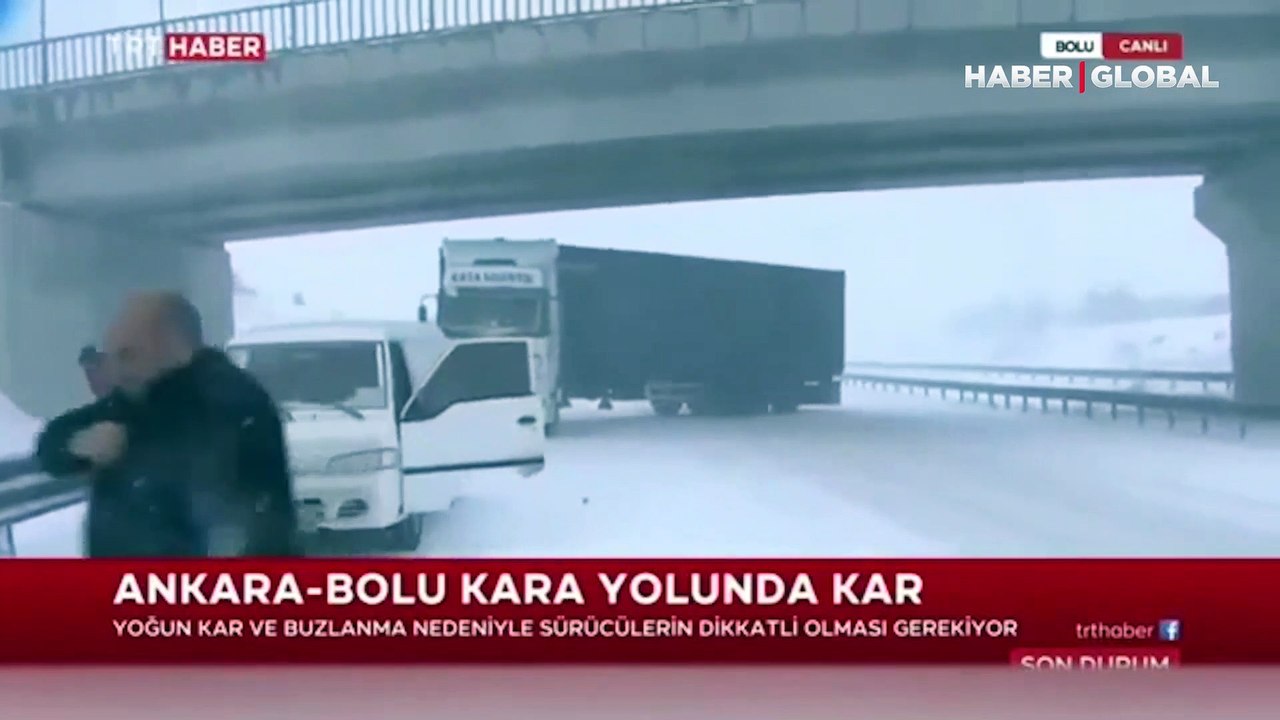 Canlı yayın sırasında son durumu aktaran TRT ekibinin faciadan döndüğü anlar kamerada