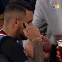 Nick Kyrgios se désaltère avec la bière d'un spectateur !