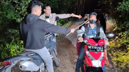 Sadis, Wartawan Dibacok di Tengah Jalan