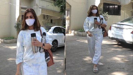 Sonali Bendre salon के बाहर दिखी काफी जल्दी में, Video viral | FilmiBeat