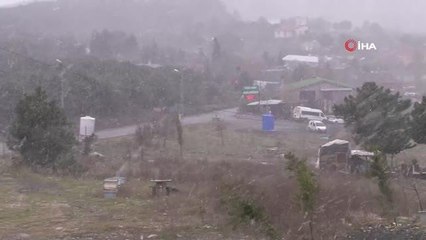 Aydos Ormanına lapa lapa kar yağdı