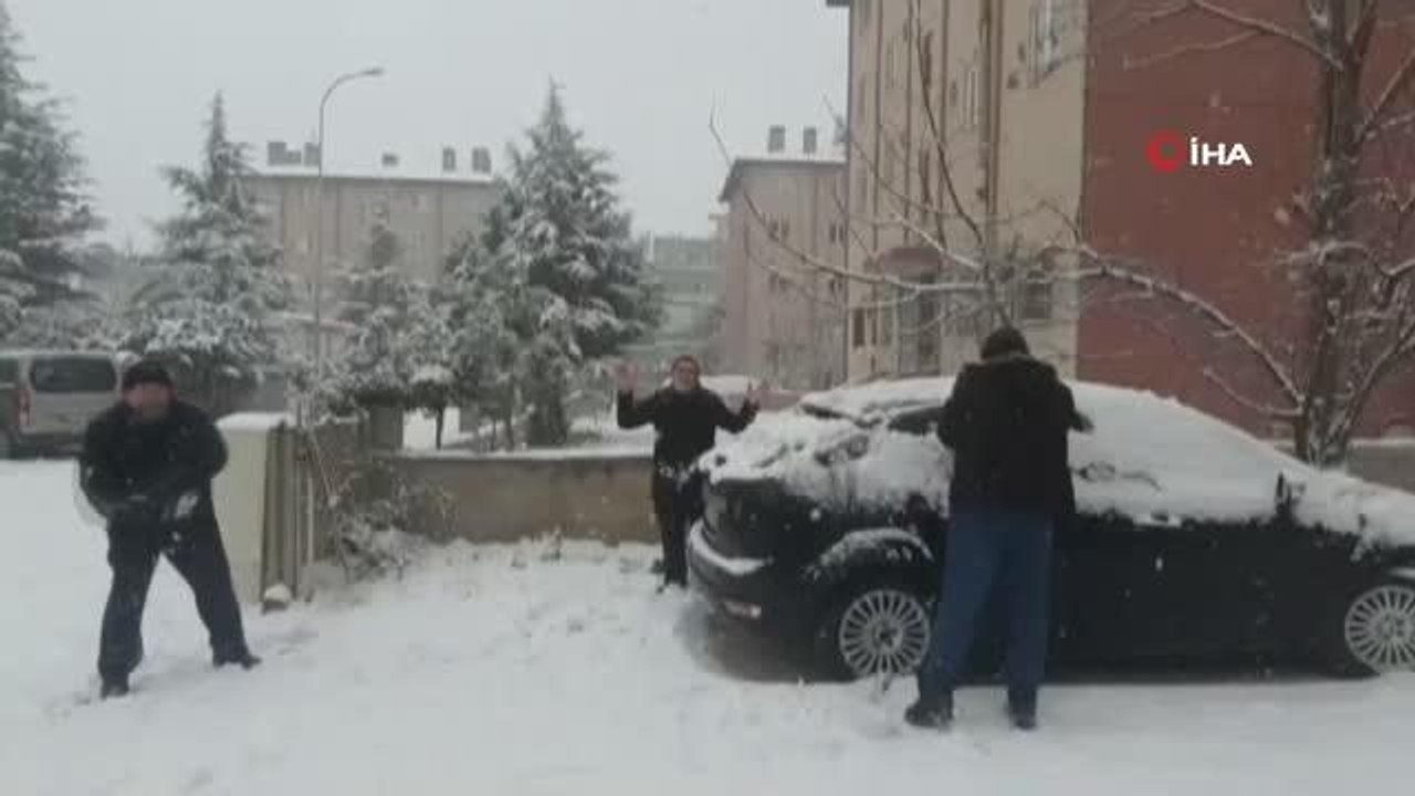 Son dakika haber | Önce dua ettiler sonra kar topu oynadılar, çocuklar gibi eğlendiler