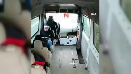 Rus dublör 80 km hızla giden minibüsün içinden mermi gibi geçti