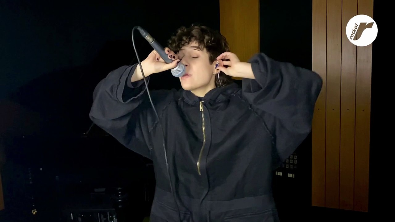 Senza_cri canta “Salto nel vuoto” per Rockol