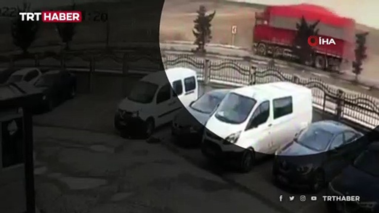 Direksiyon başında kalp krizi geçirdi: Kaza anı kameraya yansıdı