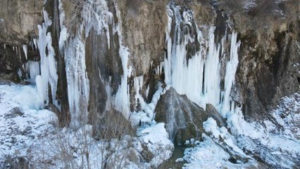 Buz tutan Girlevik Şelalesi Turistik Doğu Ekspresi yolcularının da rotasında