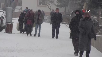 Yozgat'ta kar yağışı etkili oluyor