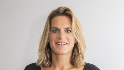GALA VIDEO – Amélie Mauresmo maman active : elle s’offre une journée tennis avec ses enfants