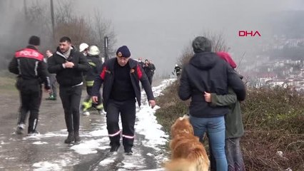 Garajında kedi ve köpekleri ısıtmak isterken aracı yandı