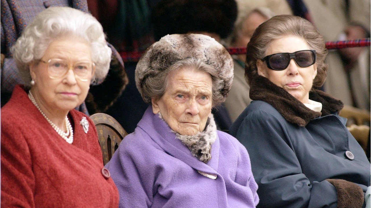 Margaret Soeur De La Reine Elizabeth GALA VIDEO - Princesse Margaret : la soeur d'Elizabeth II à l'agonie pour  son dernier Noël - Vidéo Dailymotion