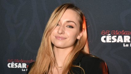 GALA VIDEO - Emma Smet pas à l’aise avec son nom de famille : “Petite, je voulais en changer”