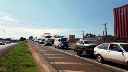 Download Video: Pane em caminhão deixa acesso ao Trevo Cataratas com congestionamento