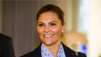 GALA VIDEO - Et une de plus ! La princesse Victoria de Suède vaccinée et positive à la Covid-19 pour la deuxième fois