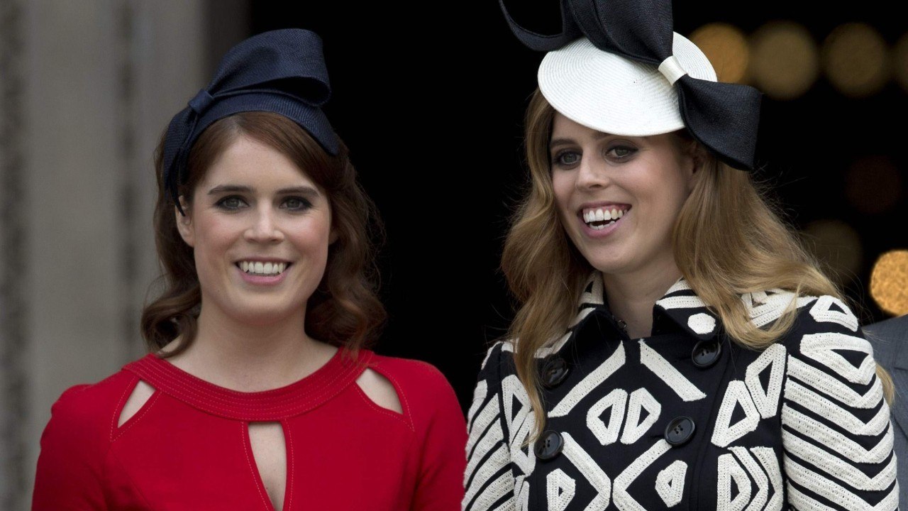 GALA VIDEO - Beatrice et Eugenie d’York en vacances en famille, loin du scandale de leur père