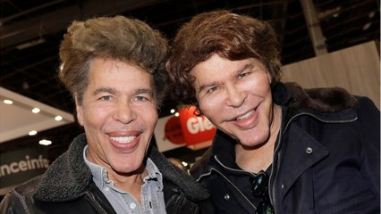 GALA VIDÉO - Le saviez-vous ? Igor et Grichka Bogdanoff n'ont jamais fait de chirurgie esthétique