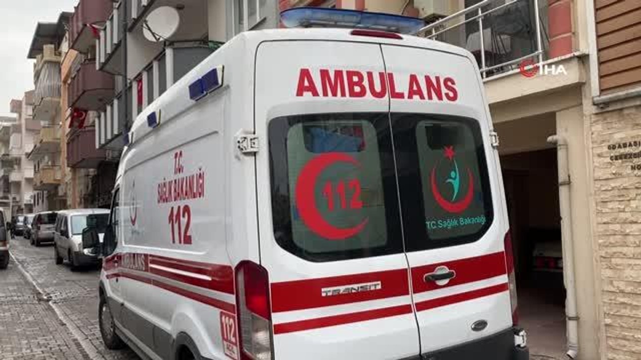 Son dakika... Eline aldığı bıçakla polis ekiplerine zor anlar yaşattı