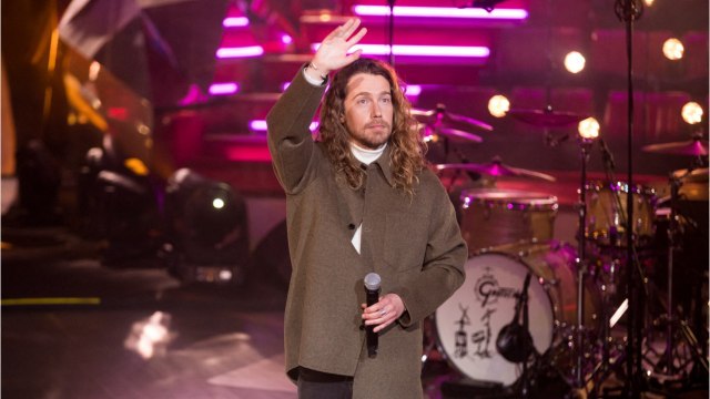 GALA VIDÉO - Conférence de Jean Castex : Julien Doré se paie les annonces du Premier ministre