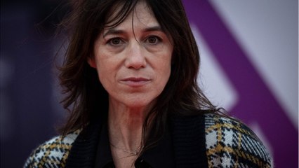 GALA VIDEO - “J’avais un goût de chiottes” : pourquoi Charlotte Gainsbourg a eu “du mal à s’accepter comme femme”