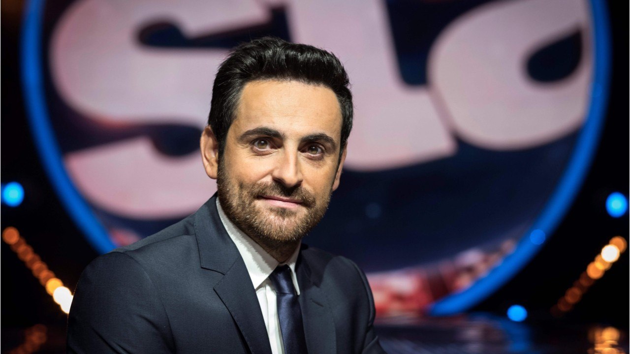 GALA VIDÉO - PHOTO – Camille Combal taquin avec sa mère : leur adorable atelier cadeaux