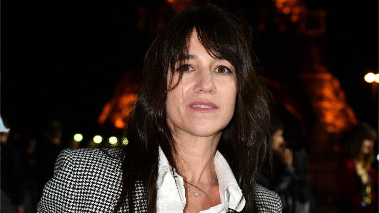 GALA VIDEO - Charlotte Gainsbourg jalouse de se...