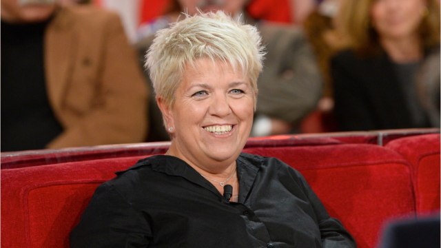 GALA VIDÉO - Mimie Mathy : quelle belle-mère est-elle pour les 4 enfants de son mari ?