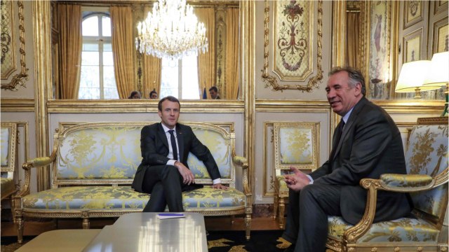 GALA VIDEO - François Bayrou radin avec Emmanuel Macron ? “Bayrou, c’est Picsou !” (1)