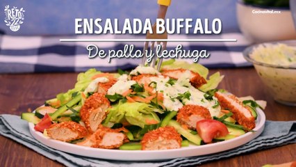 Ensalada buffalo con pollo y aderezo casero, ¡súper rica y llenadora!