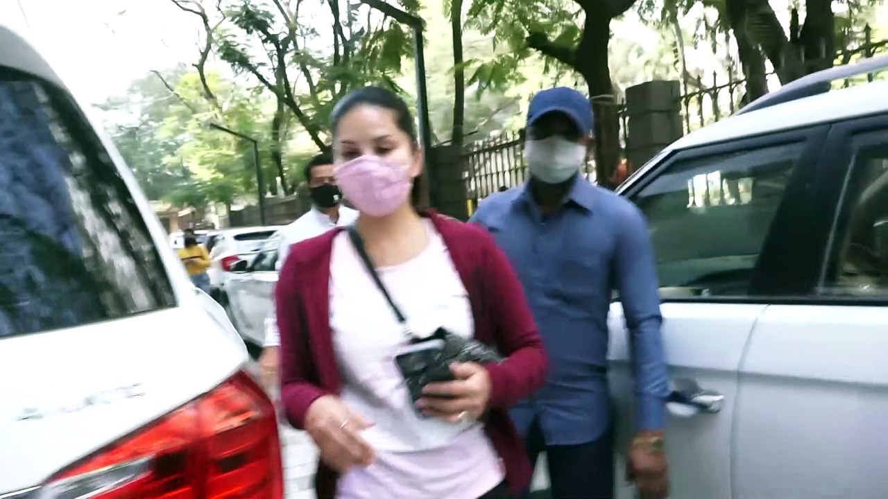 Sunny Leone & Family Spotted At Outside Gym In Andheri