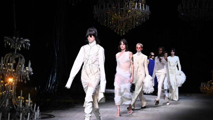 Prada présente son "nouvel uniforme" pour la Fashion Week de Milan