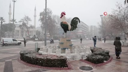 Download Video: Sokakta kalan evsizlere sıcak yuva