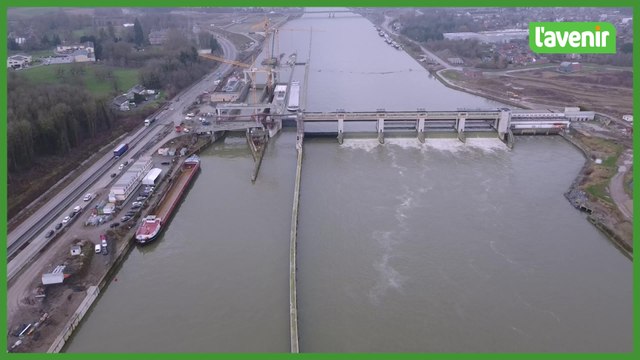 Ouverture de l'écluse de taille moyenne de Ampsin-Neuville