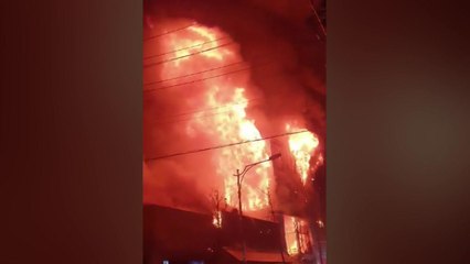 경남 거제 모델하우스 큰불...주민 530여 명 긴급 대피 / YTN