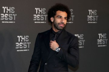 باصي يابني.. كريم عادل شبيه محمد صلاح خاربها في الشوارع على حسه
