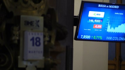 La bolsa española cierra con caídas del 0,65 % y no sostiene los 8.800 puntos