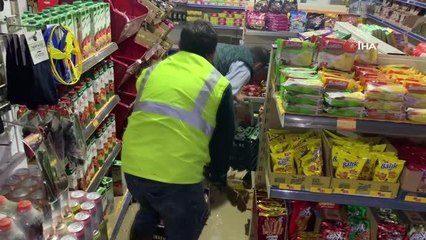 Başakşehir'de yağmur suyu hattı taştı, ev ve işyerlerini su bastı