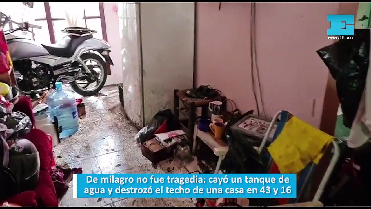 Cayó tanque de agua sobre casa ok