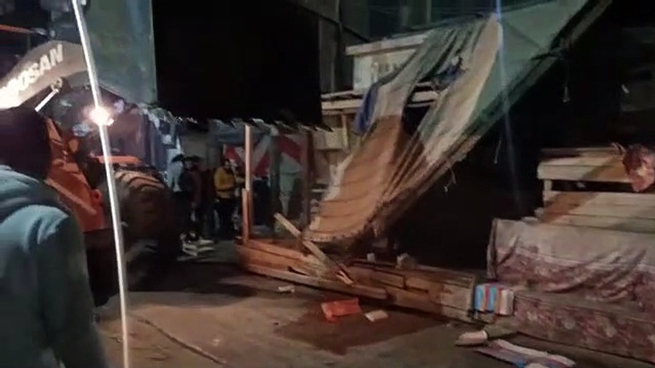 محافظ القليوبية يقود حملة ليلية مكبرة لإزالة الإشغالات والمخالفات بمدينة شبين القناطر