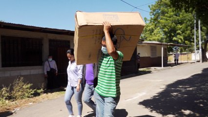 ALMA entrega medios auxiliares a familias del distrito VI de la capital