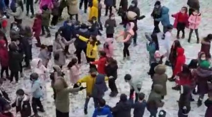 Öğrencilerin 'kar' eğlencesi kamerada