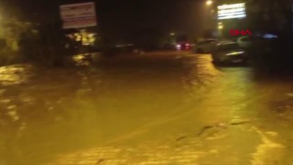 Samandağ'da sağanak nedeniyle dere taştı