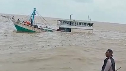 Detik-detik Kapal Pengangkut 180 Ton Kelapa Tenggelam di Perairan Simbur