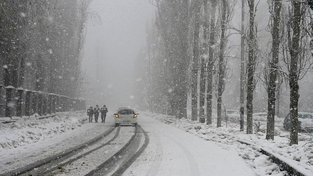 100 News: Snowfall on hills, cold waves dropped temperature