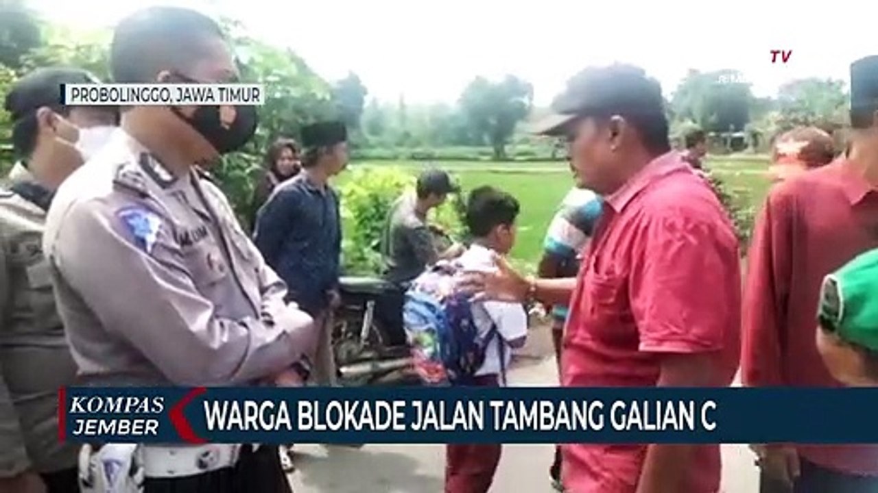 Warga Blokade Jalan Tambang Galian C Karena Merusak Jalan