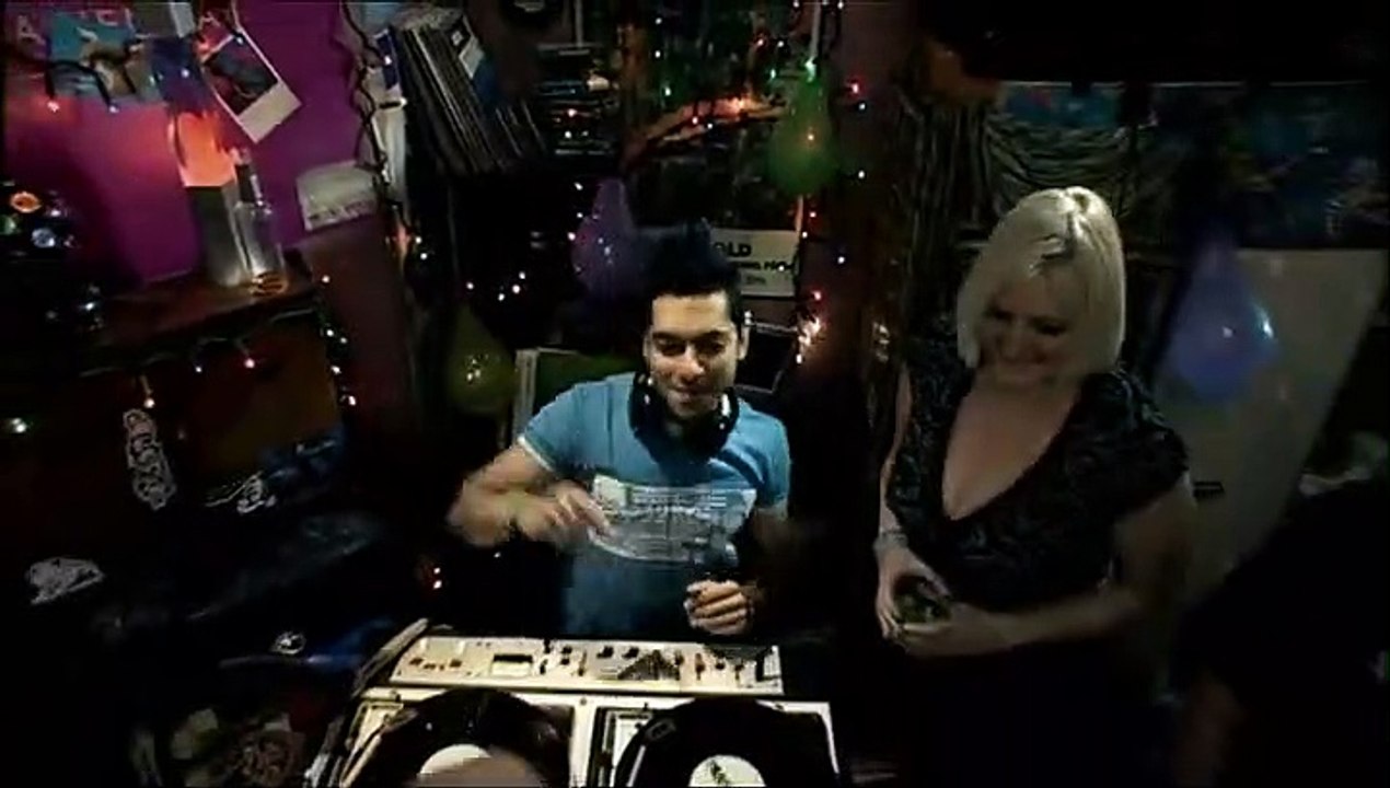 Ideal S01E06 The Party