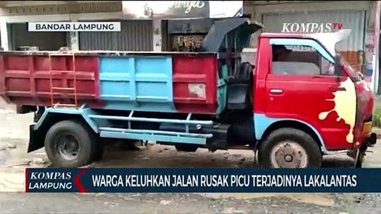 Warga Keluhkan Jalan Rusak Picu Terjadinya Lakalantas