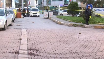 BEYLİKDÜZÜ'NDE MOTOSİKLET HIRSIZLARI GÜVENLİK KAMERASINDA