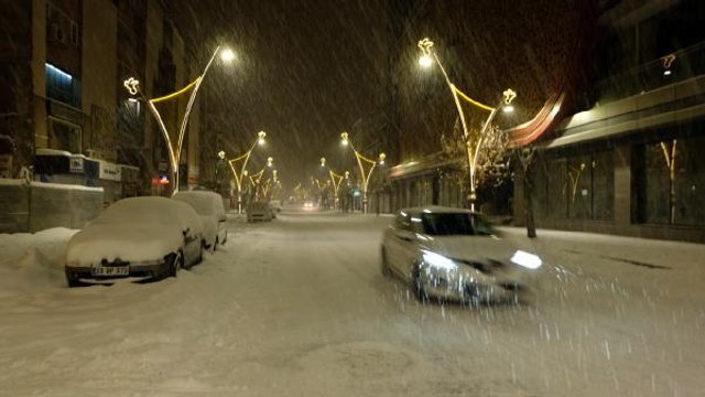 BİNGÖL MERKEZİNDE KAR KALINLIĞI 20 SANTİMİ GEÇTİ